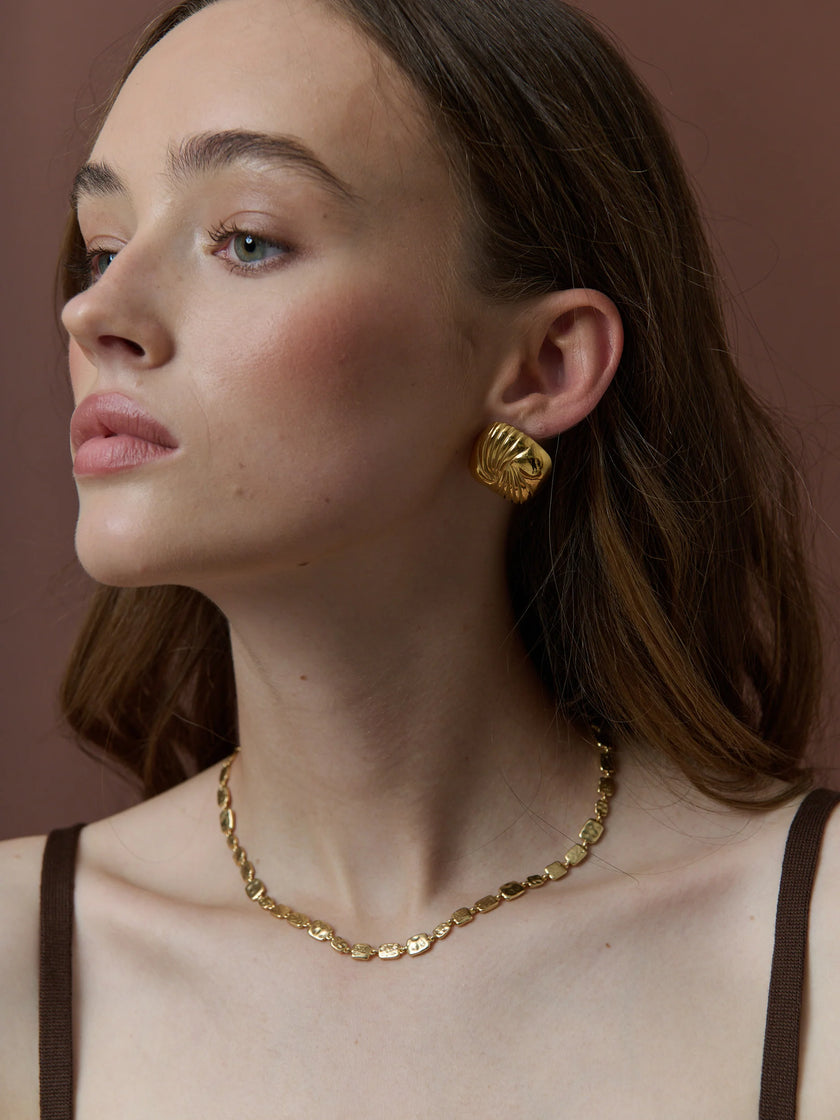 Lustre & Sage Hammered Plate 18K Gold Plated Necklace Gold