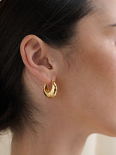 Load image into Gallery viewer, Lustre &amp; Sage Porte Hoop Gold Plated Earrings
