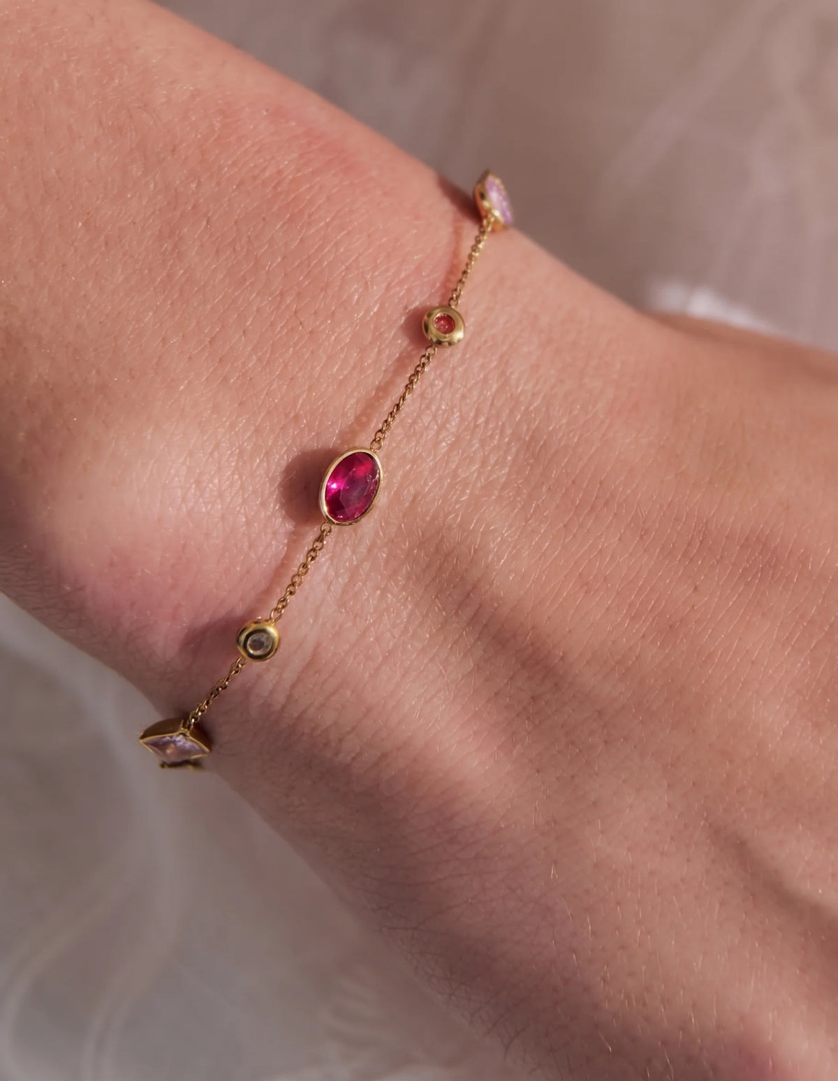 Lustre & Sage Rosy Glass Crystal Bezel Station Bracelet