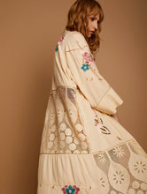 Load image into Gallery viewer, MEISÏE Embroidered Kaftan Dahlia
