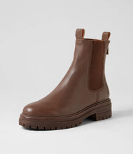 Load image into Gallery viewer, Mollini Apeace Chocolate Leather
