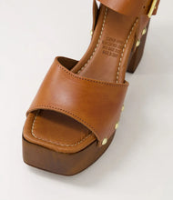Load image into Gallery viewer, Mollini Eliyena Platform Clog Heels Tan Leather
