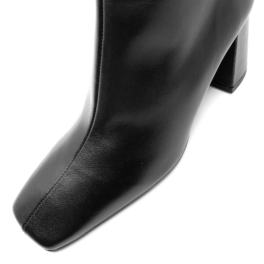 Neo Eva Napa Black Leather