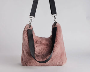 DEA The Label Faux Fur Slouch Bag Dusty Pink