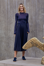 Load image into Gallery viewer, M. A. Dainty Chrysanthemum Skirt Navy
