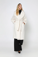 Load image into Gallery viewer, Madison The Label Tully Coat Creme
