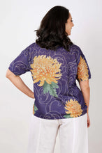 Load image into Gallery viewer, JJ Sisters LL66 Cotton Linen Top Indigo Floral
