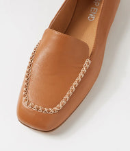 Load image into Gallery viewer, Top End Pansha Dark Tan/ Natural Leather Flats
