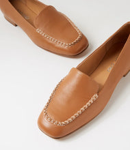 Load image into Gallery viewer, Top End Pansha Dark Tan/ Natural Leather Flats
