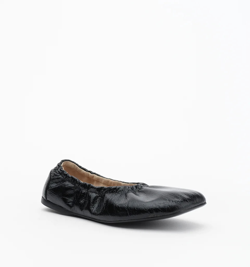 Alias Mae Theresa Square-Toe Ballet Flats Black Oily Crinkle Leather