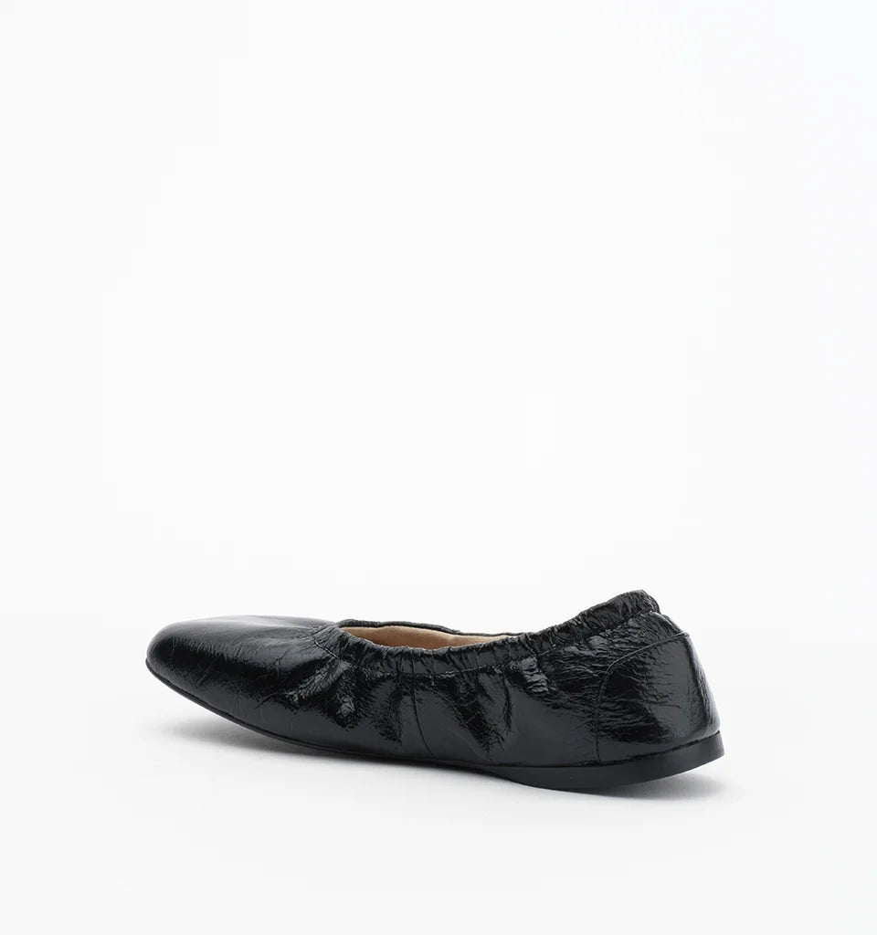 Alias Mae Theresa Square-Toe Ballet Flats Black Oily Crinkle Leather