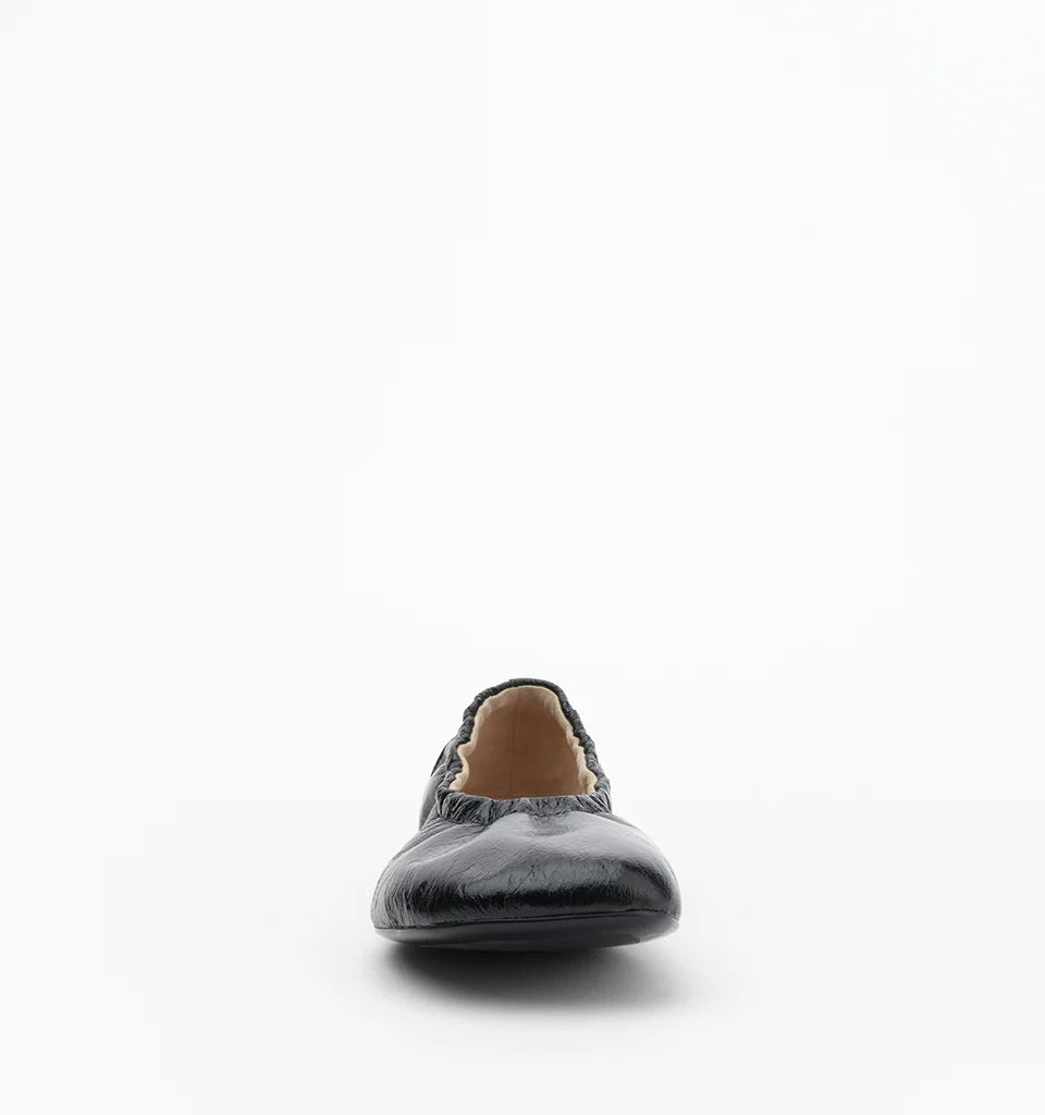 Alias Mae Theresa Square-Toe Ballet Flats Black Oily Crinkle Leather