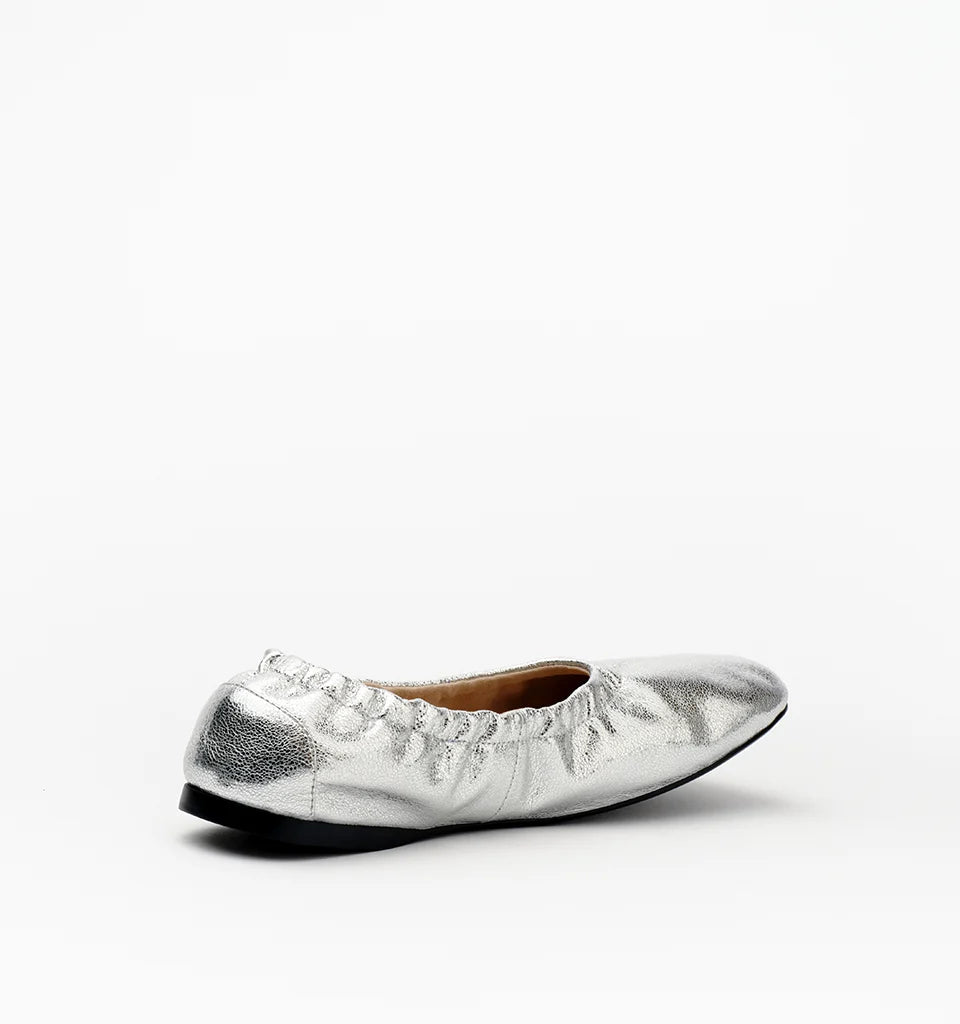 Alias Mae Theresa Square-Toe Ballet Flats Silver Crinkle Leather