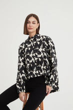 Load image into Gallery viewer, Tirelli Elastic Front Hem Print Shirt Black Floral
