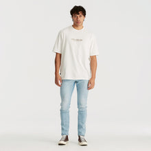 Load image into Gallery viewer, Wrangler Stomper Jean Tin Pan Blue
