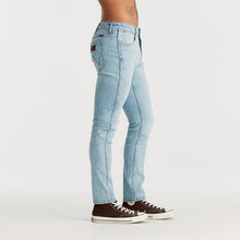Load image into Gallery viewer, Wrangler Stomper Jean Tin Pan Blue
