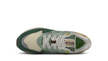 Load image into Gallery viewer, Karhu Legacy 96 Laurel Wreath/Warm Taupe
