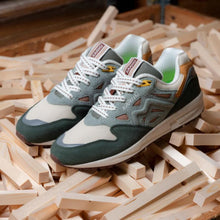 Load image into Gallery viewer, Karhu Legacy 96 Laurel Wreath/Warm Taupe
