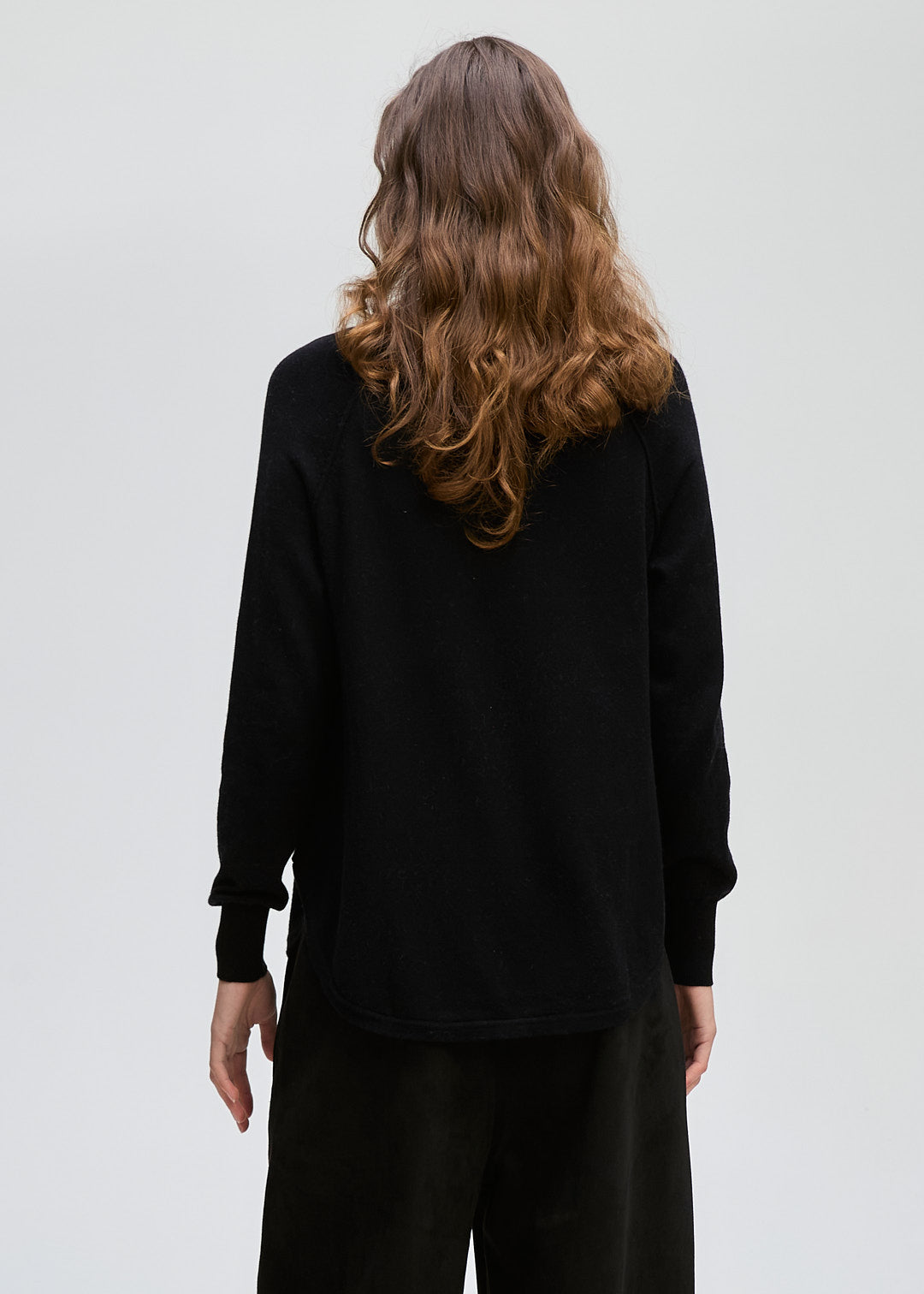 Zaket & Plover Essential Rounded Bottom Jumper Black