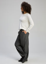 Load image into Gallery viewer, Zaket &amp; Plover Essential Rounded Bottom Jumper Salt
