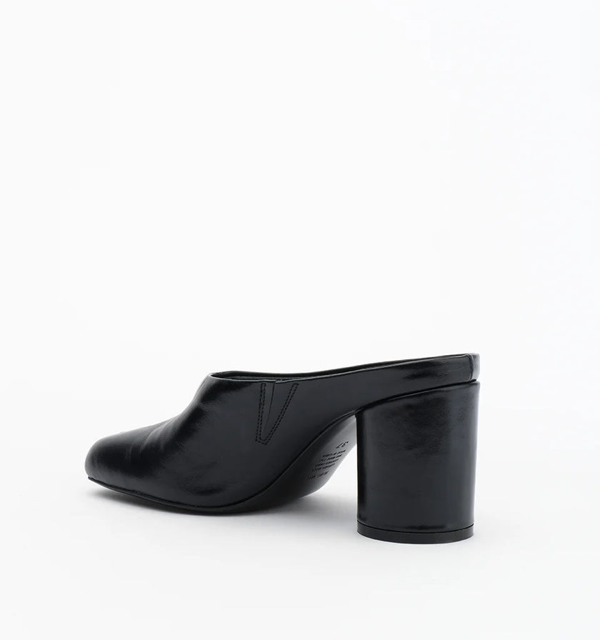 Alias Mae Zola Tabi Mules Black Oily Crinkle Leather