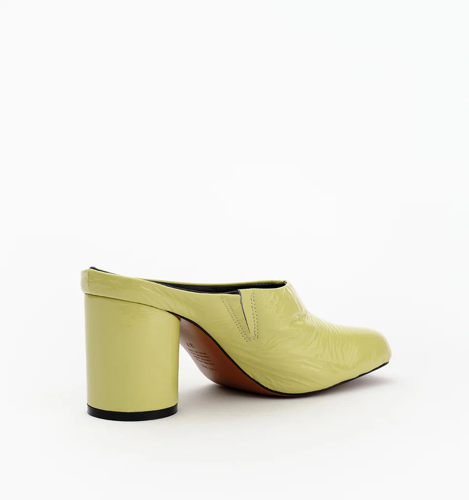 Alias Mae Zola Tabi Mules Pistachio Oily Crinkle Leather