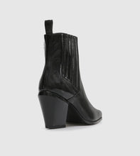 Load image into Gallery viewer, Beau Coops Libby Chelsea Boots Nero Black Patent Leather
