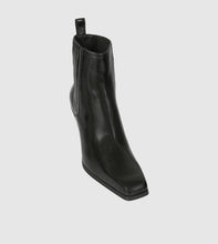 Load image into Gallery viewer, Beau Coops Libby Chelsea Boots Nero Black Patent Leather
