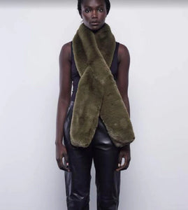 DEA The Label Faux Fur Scarf Olive