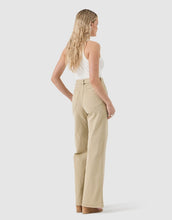 Load image into Gallery viewer, Rollas Sailor Long Pear Belt Jeans Pear
