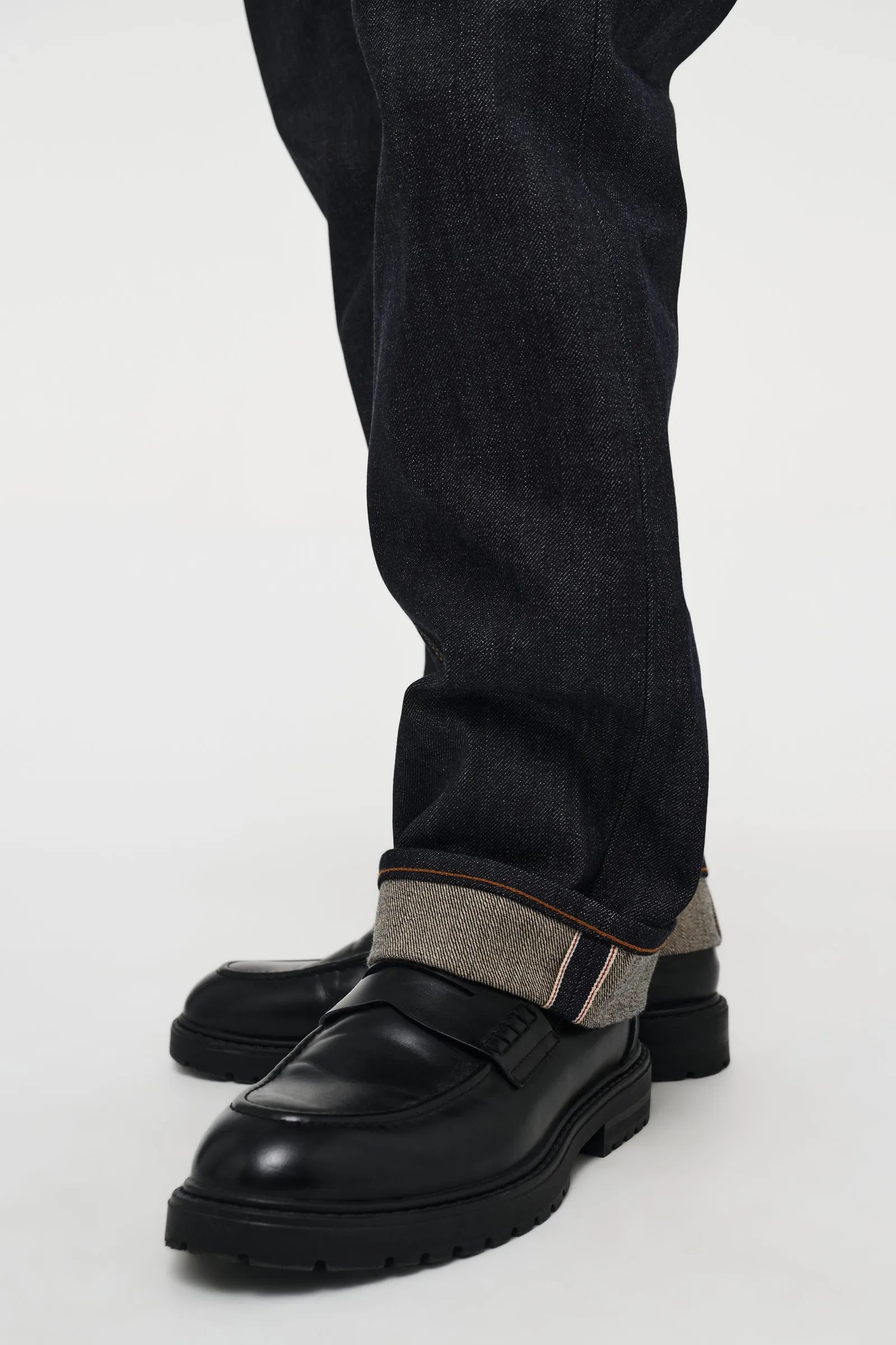 Neuw Denim Liam Relaxed Raw Selvedge