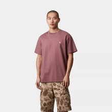 Load image into Gallery viewer, Carhartt WIP S/S Chase T-Shirt Dusky Pink/Gold
