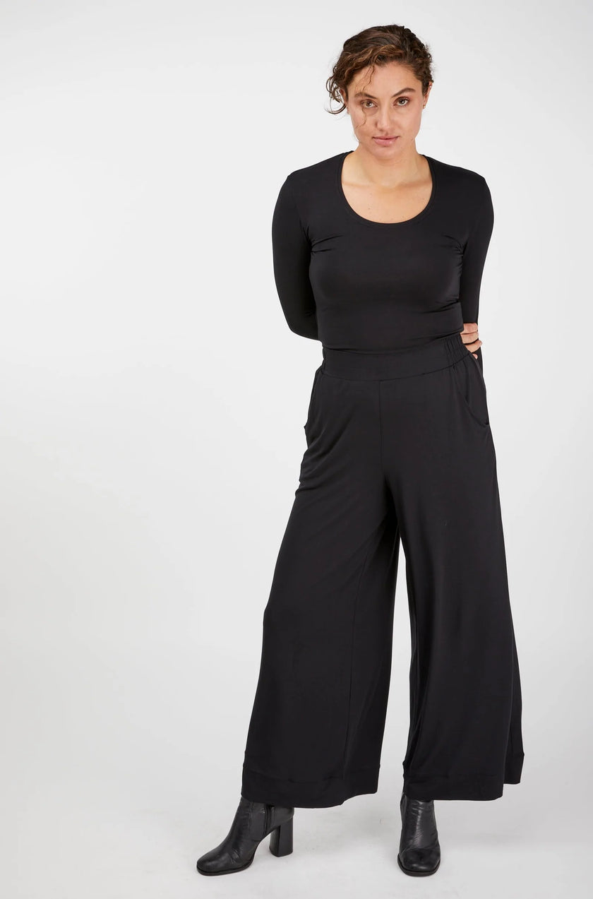 Tani Regular Scoop L/S Tee 79350 Black