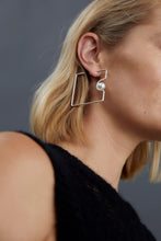 Load image into Gallery viewer, Elk Osta Earring Silver
