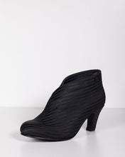 Load image into Gallery viewer, United Nude Fold Mid Black
