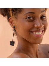 Load image into Gallery viewer, Tun Square Drop Earrings Black
