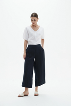 Load image into Gallery viewer, Tirelli Classic Linen Pant Navy
